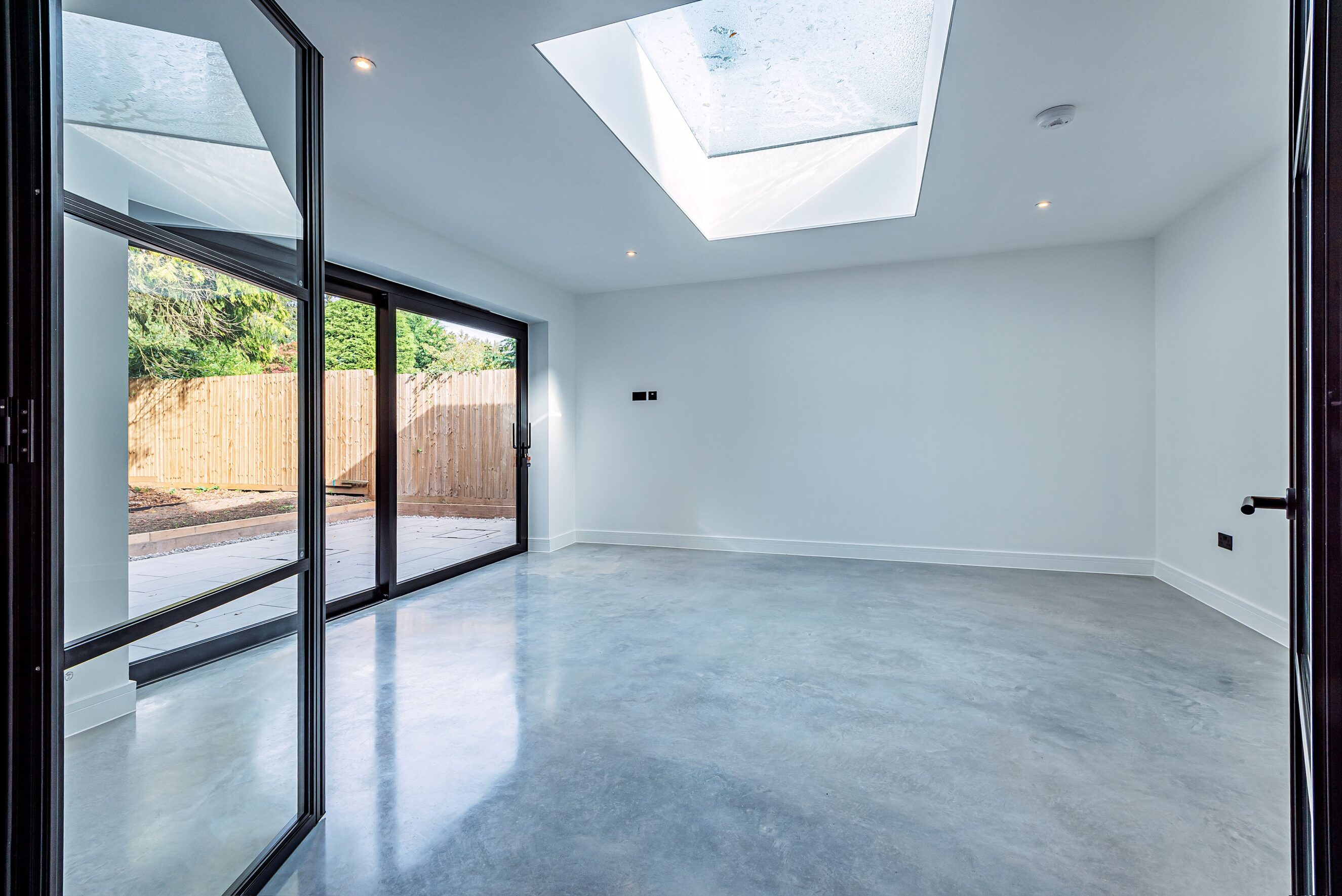 Discover how to choose the best concrete flooring installation services. Learn key factors like expertise, quality, and customisation. Trust Lazenby for flawless results.